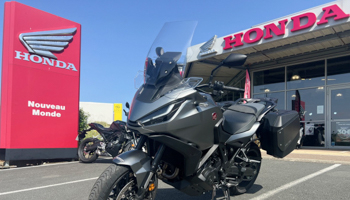 motorcycle rental Nouveau Monde